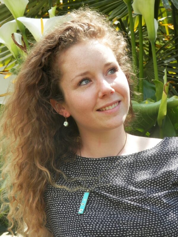 Boucles d'oreilles_pendantes_fleurs cerisier_turquoise_Bijoux La Pointe du Vent X Moineaux and Co (2)