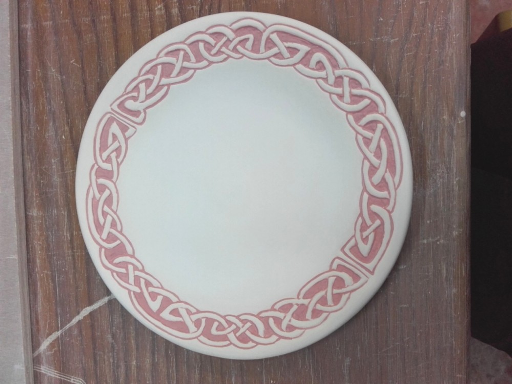 Je remets un peu de rouge à certains endroits où la peinture est tout de même partie avec l'éponge.