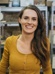 Claire Omnès, professeur de modelage - sculpture.